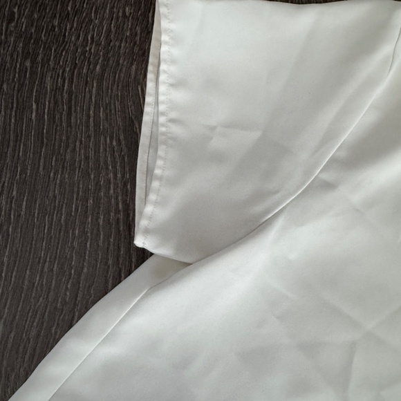 Uniqlo White Short Sleeve Blouse – Size Small - Picture 6 of 9